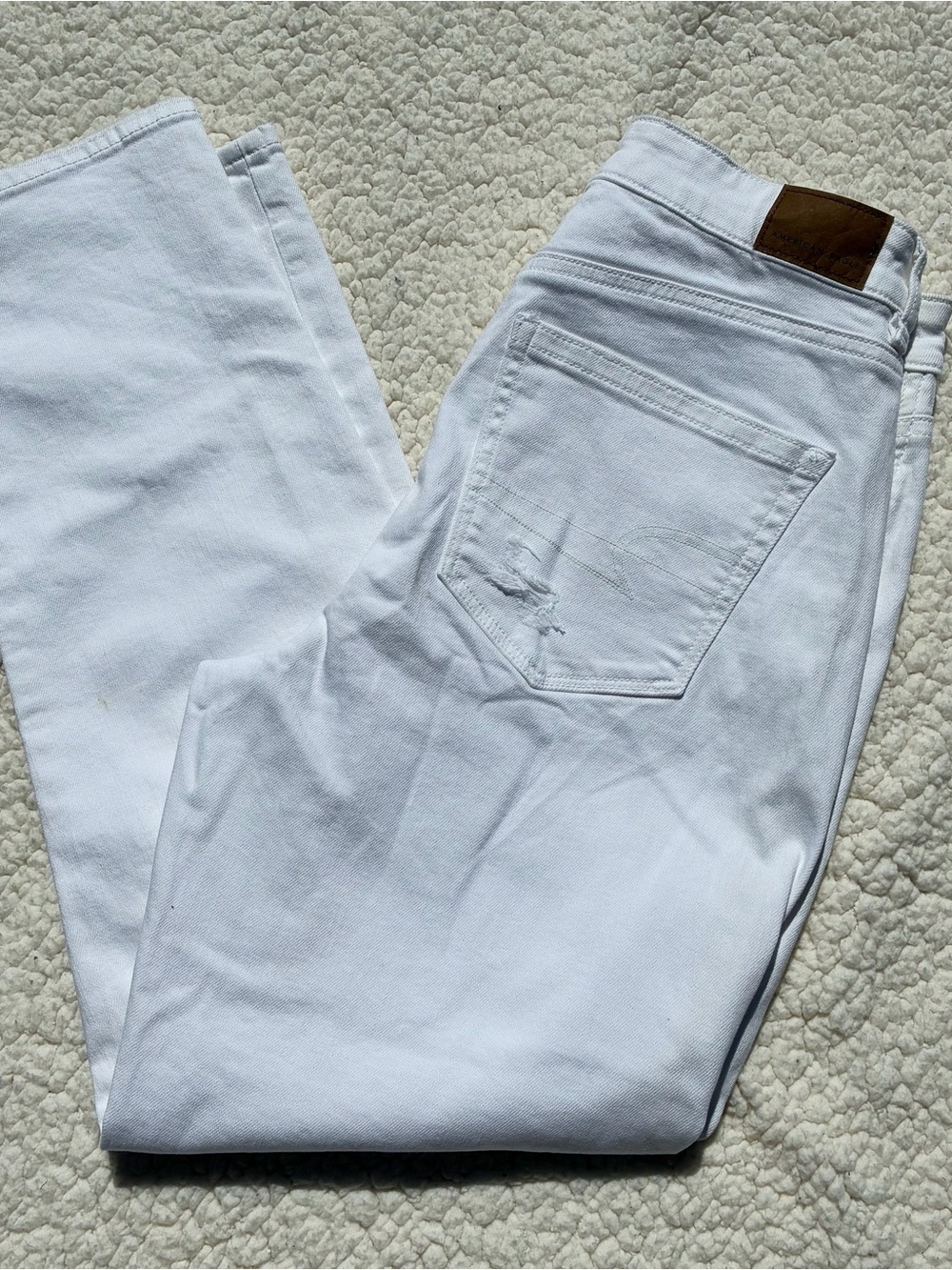 American Eagle Outfitters Women’s White Stretch Distressed Jeans